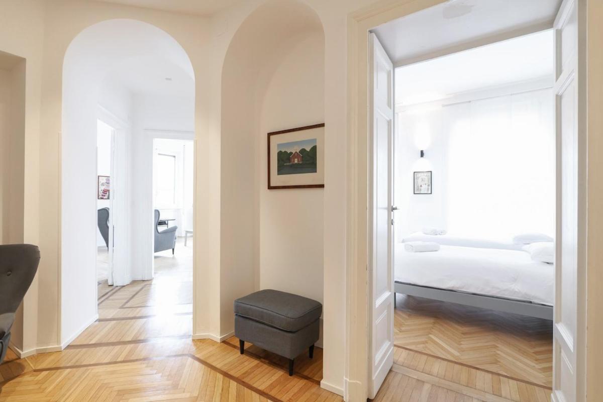 Light And Style In The Heart Of Apartment *