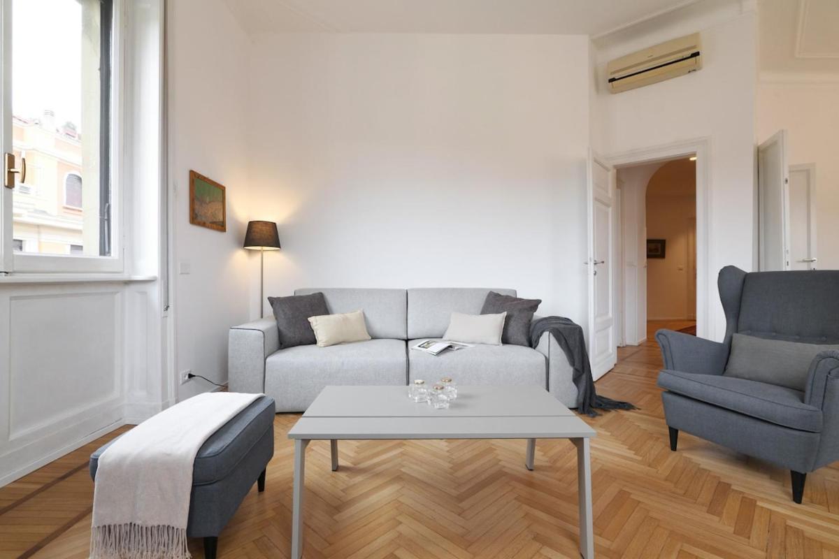 Light And Style In The Heart Of Apartment *