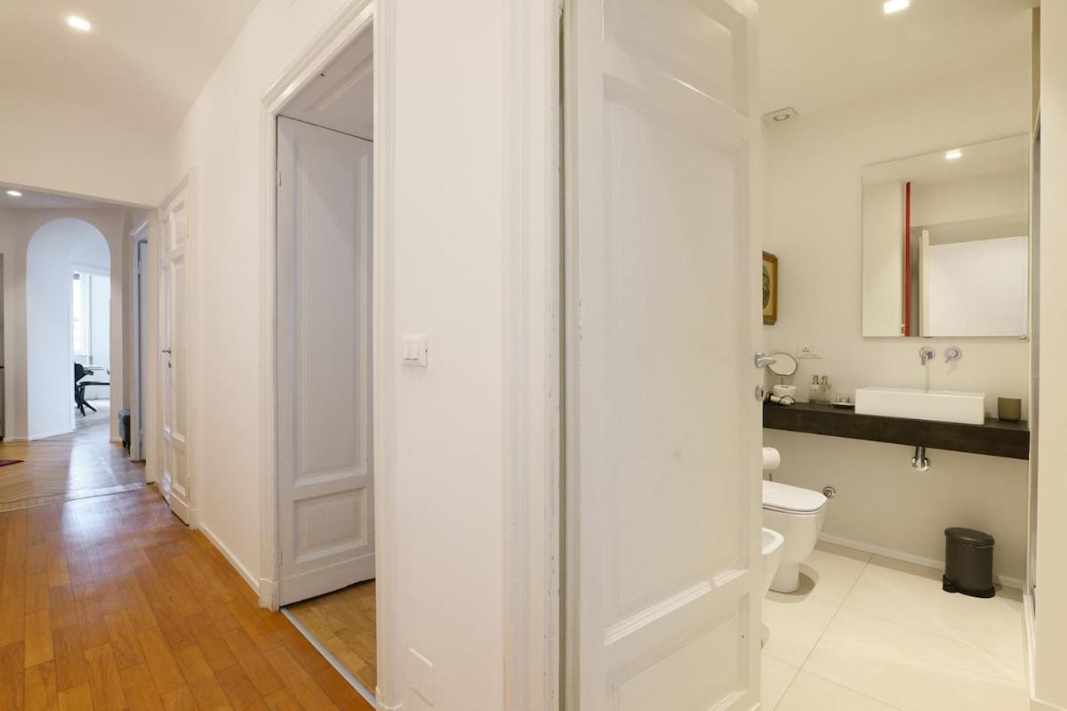 Apartment Light And Style In The Heart Of Mailand